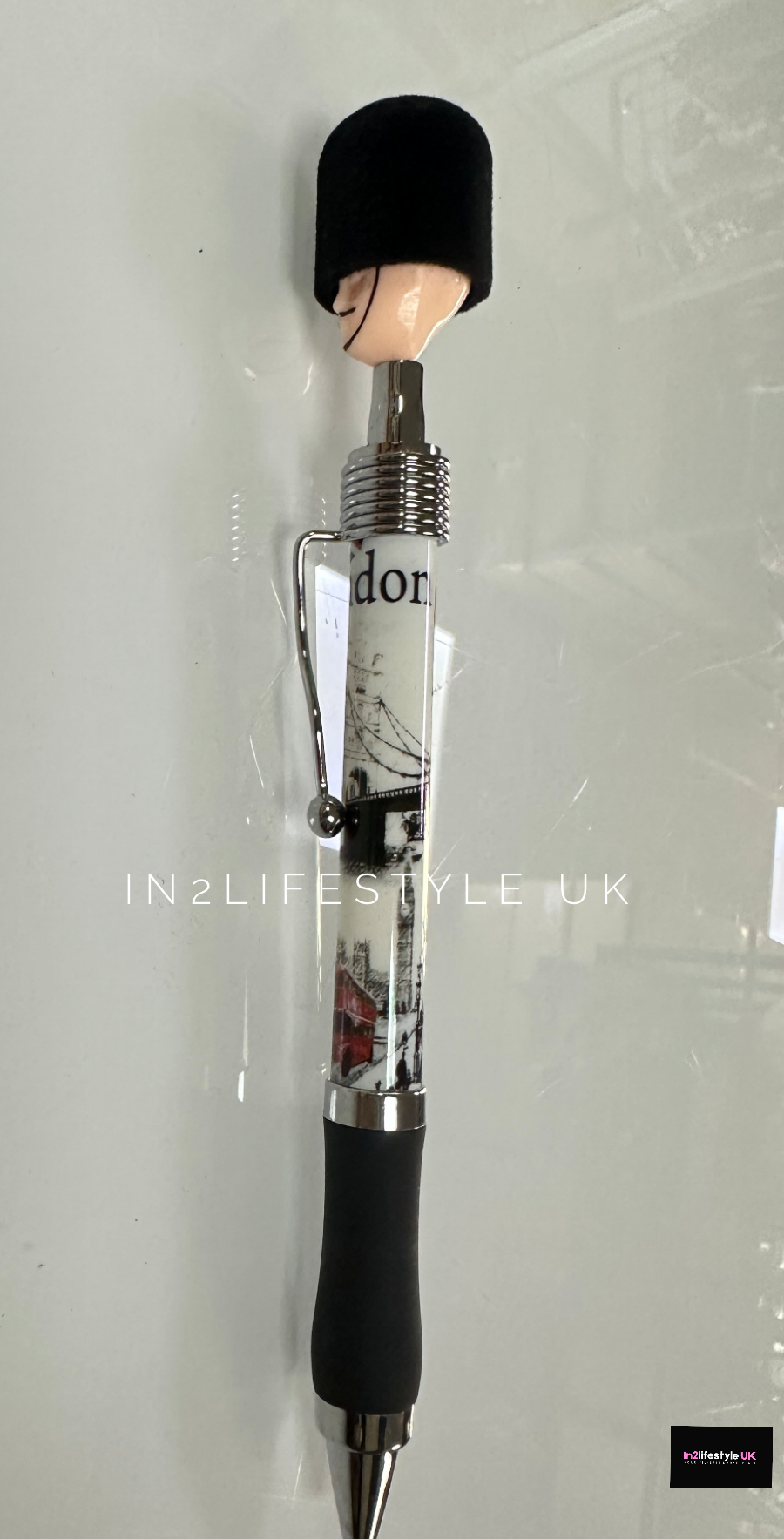 LP02 London Pen King's Guard 2