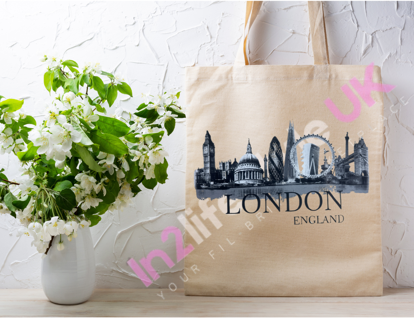 Tote bag with London skyline design 
